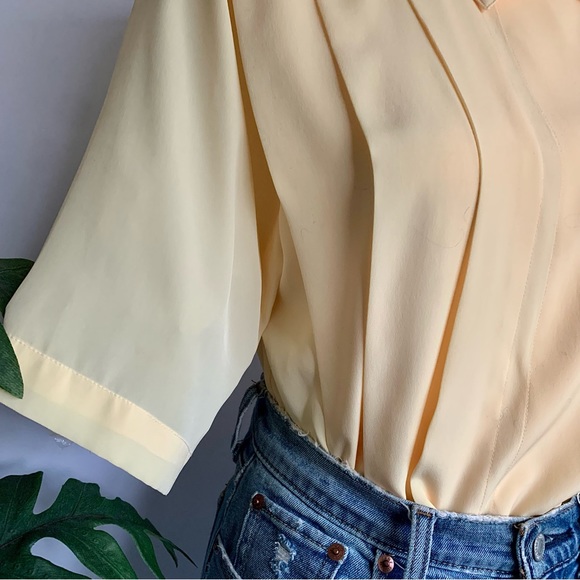 v i n t a g e :: Pleated Glamorous Padded Satin Blosse - Picture 8 of 10